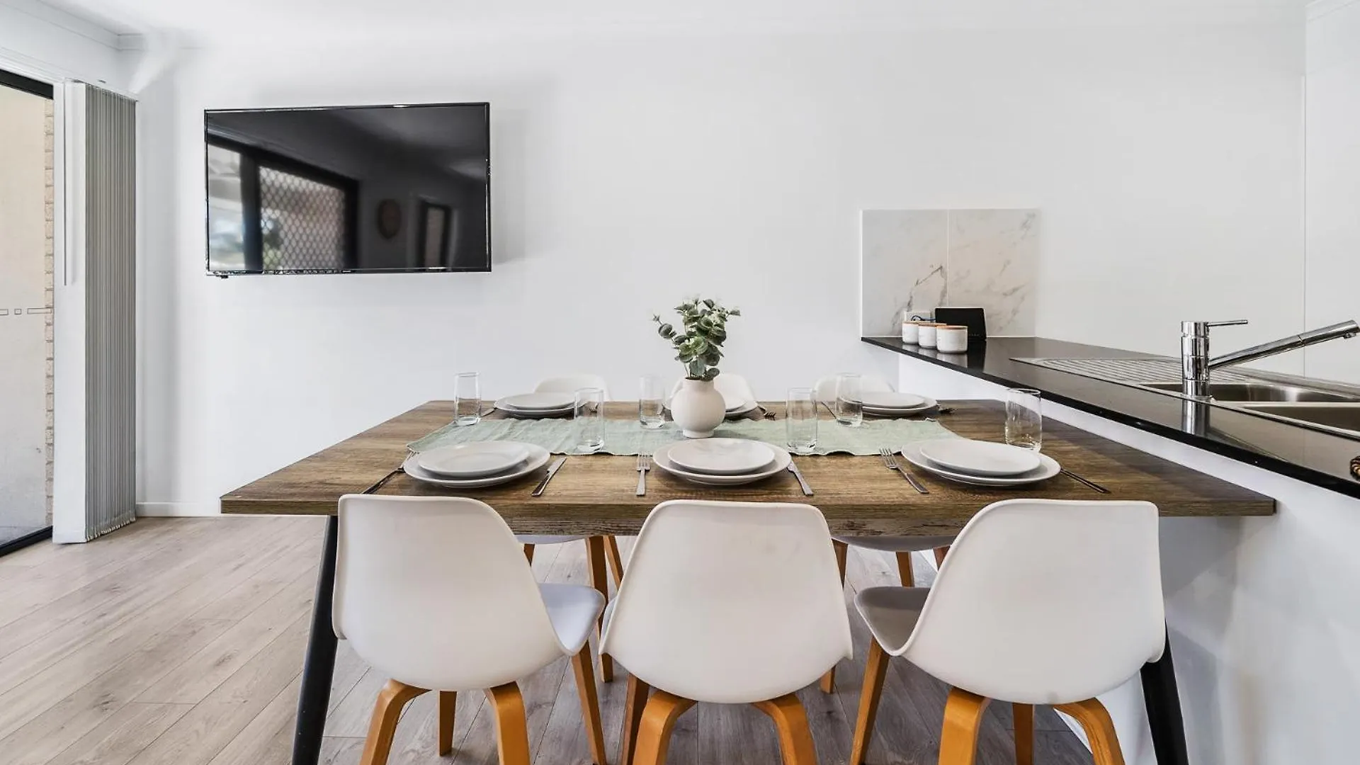 Bellbird Park 3 Bedroom House With 6 King Single Beds Australia