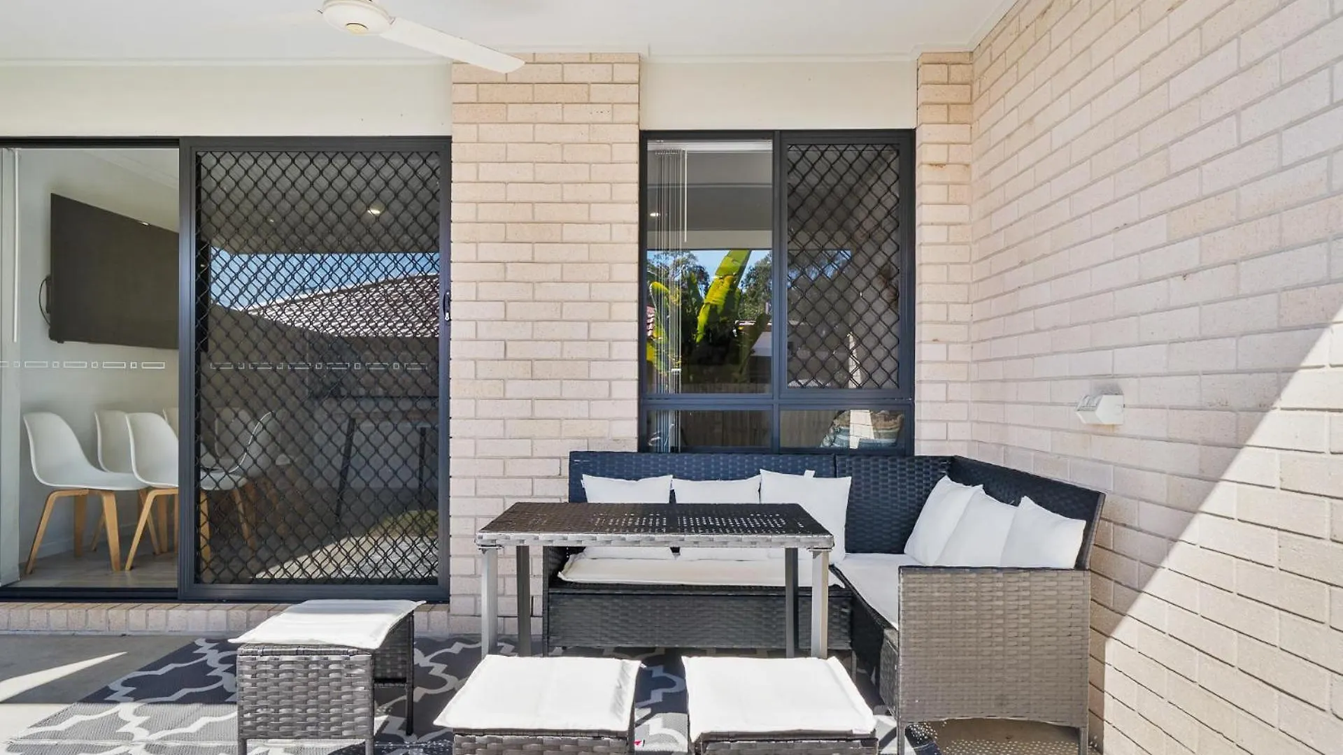 Bellbird Park 3 Bedroom House With 6 King Single Beds Holiday home Bellbird Park