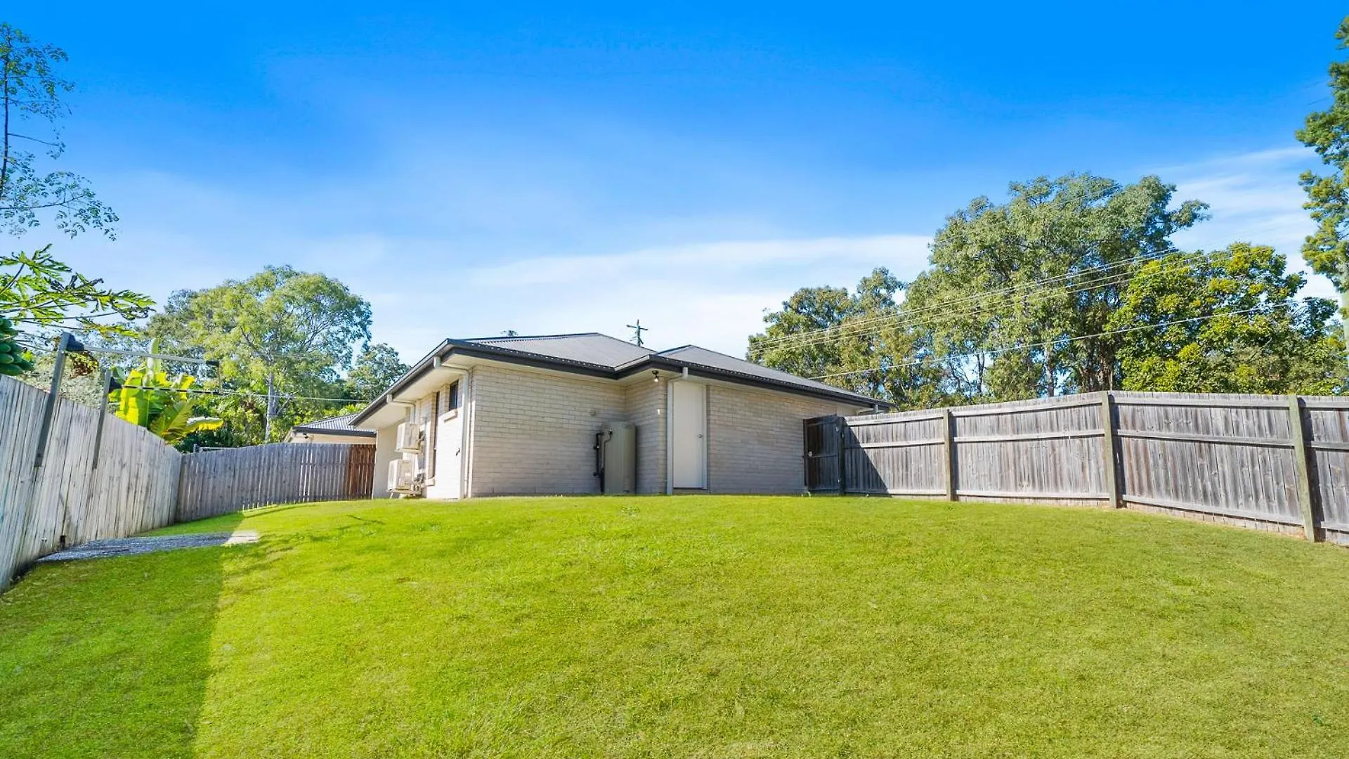 Holiday home Bellbird Park 3 Bedroom House With 6 King Single Beds Australia